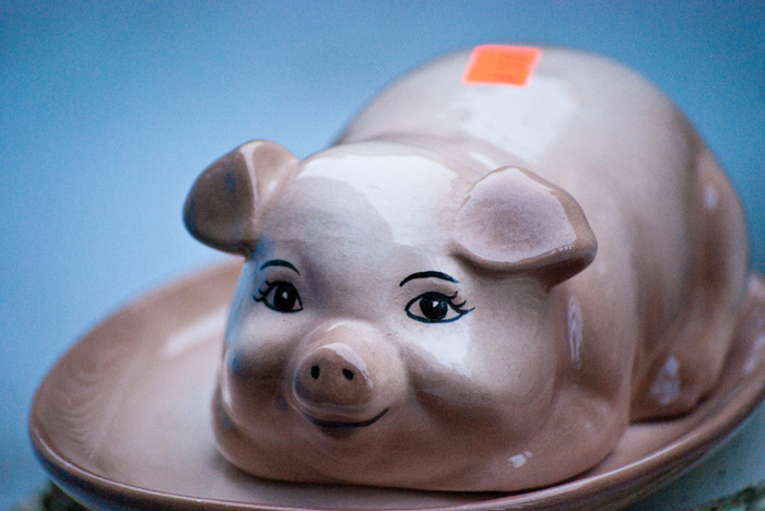 A peeg butter dish! How could I resist???